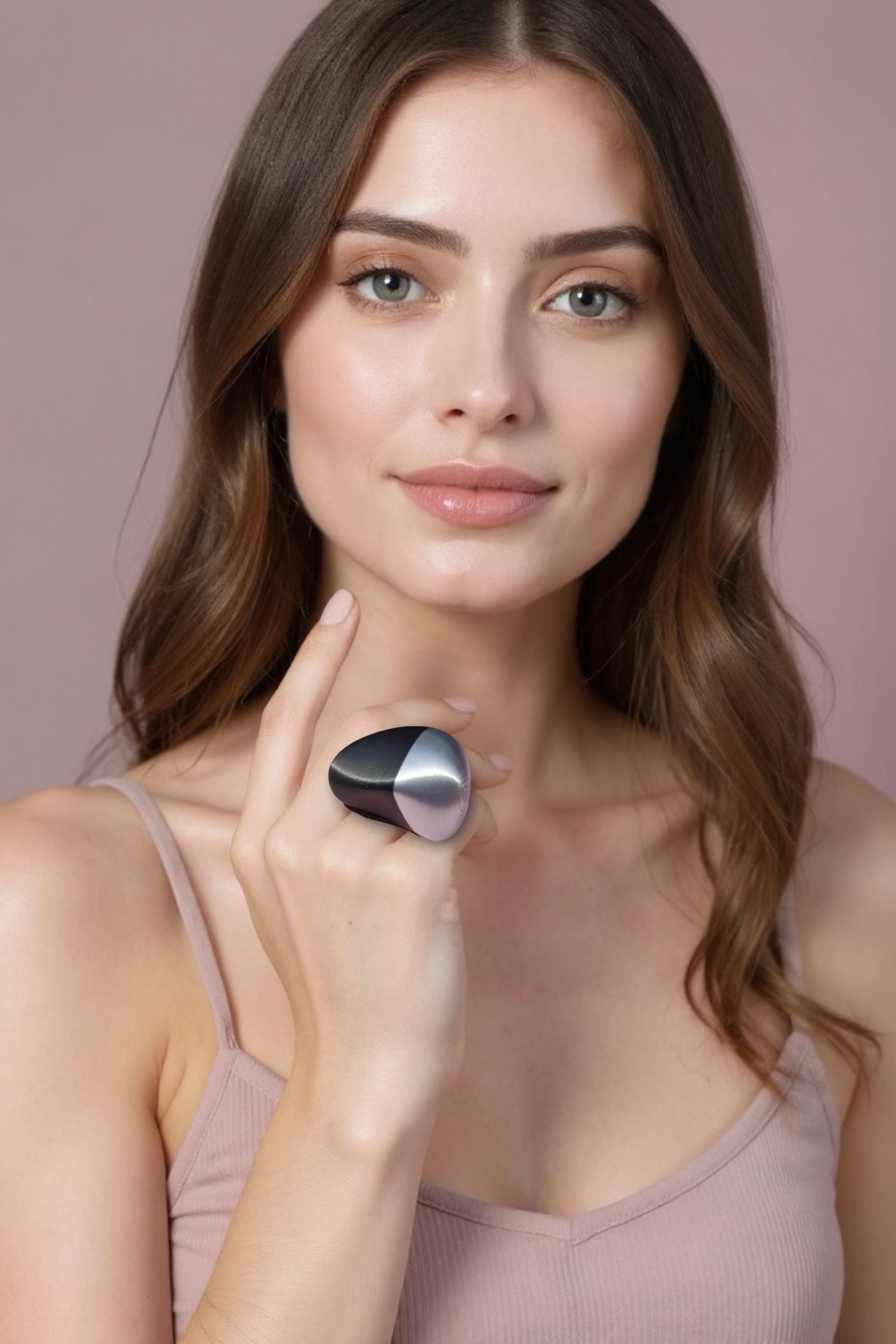  - sustainable bioplastic jewelry - Miette