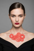 Collier Spiro bijoux fait mains, fil de cotton, argenté, rouge, noir,  art - sustainable bioplastic jewelry - Miette