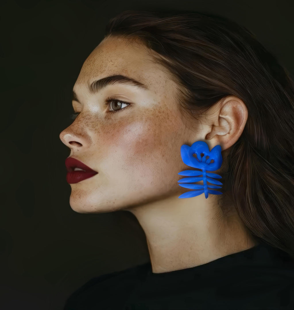 Les boucles bleus Fleur sur un modele miette