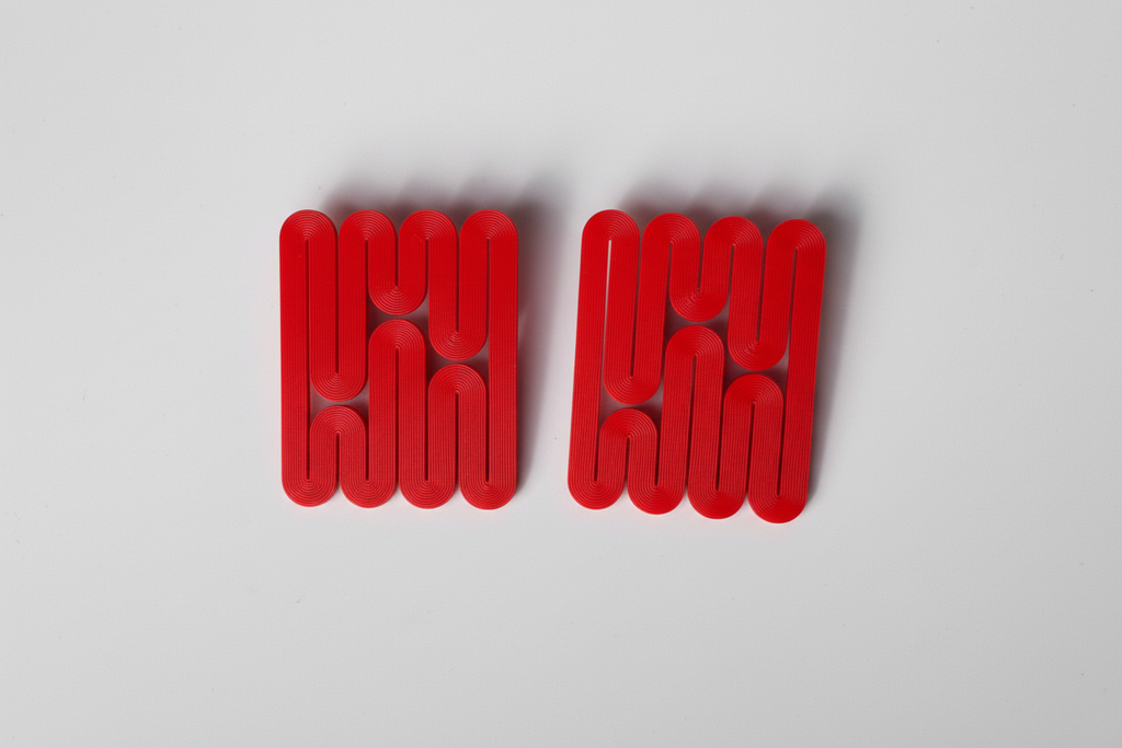 miette art earrings NENE linear scarlet red color light weight iridescent