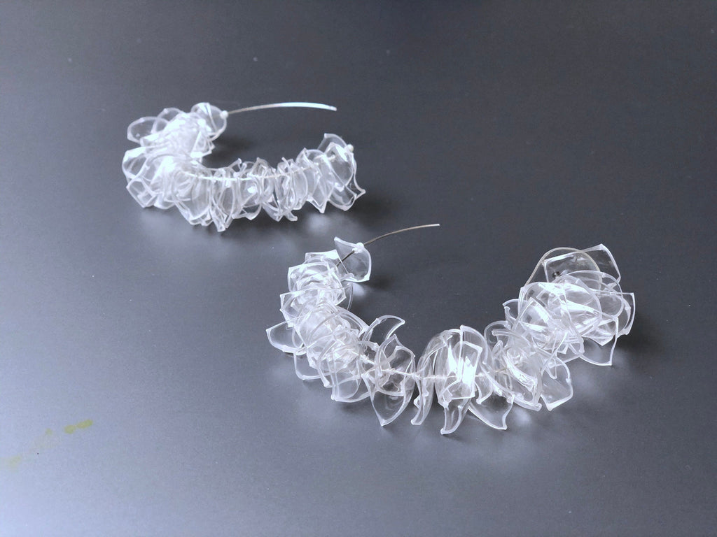 Créoles XL en plastique recyclé : créoles transparentes en acier inoxydable - handmade PLA bioplastic earrings - Miette jewelry