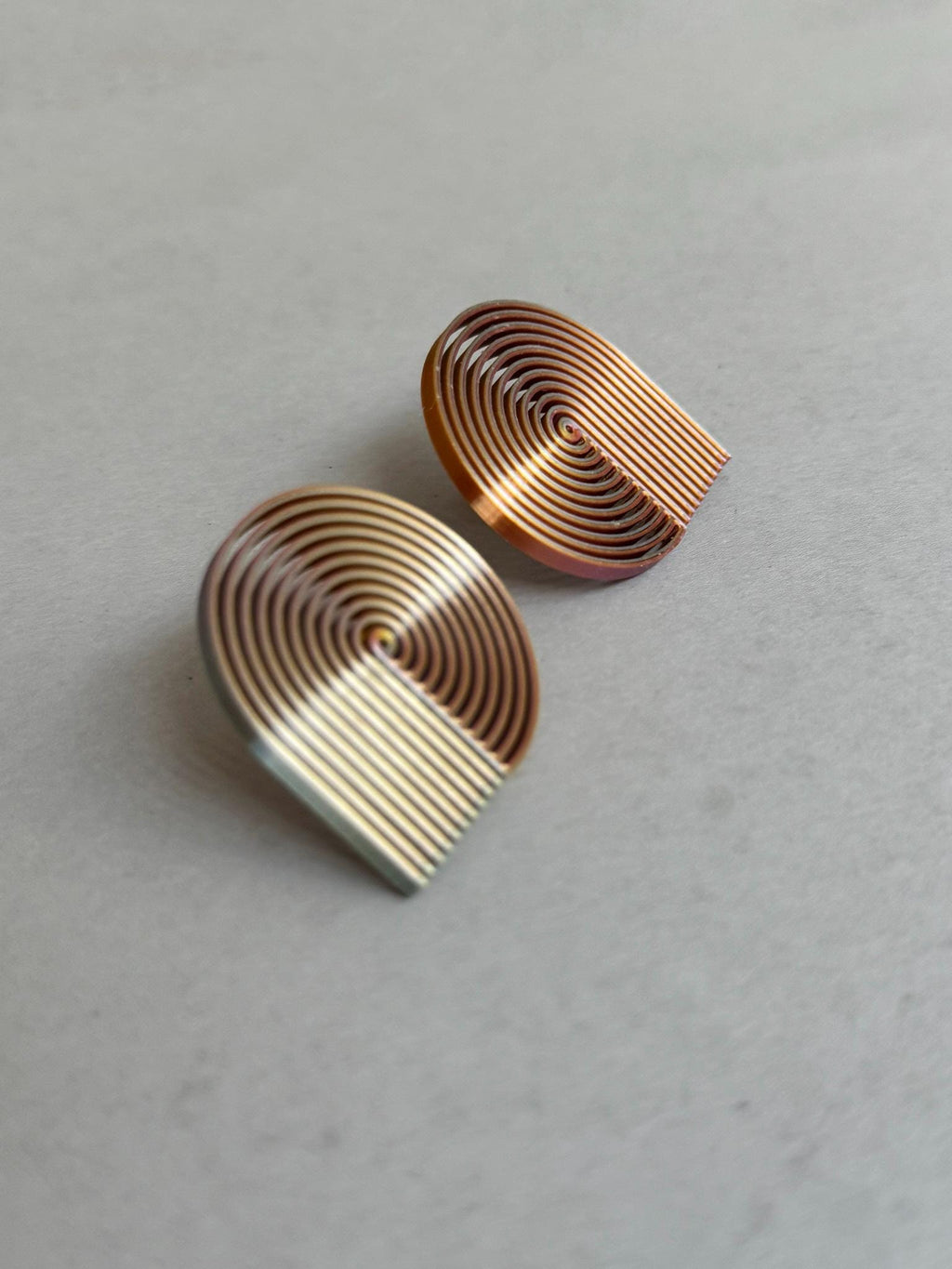 boucles irisées rose-or-vertes